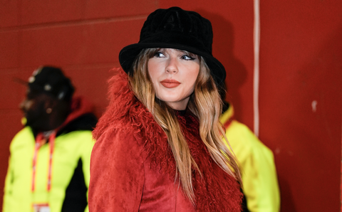 CELEBRITYTaylor Swift Turns Heads With Outfit For Chiefs-Bills AFC Championship….see